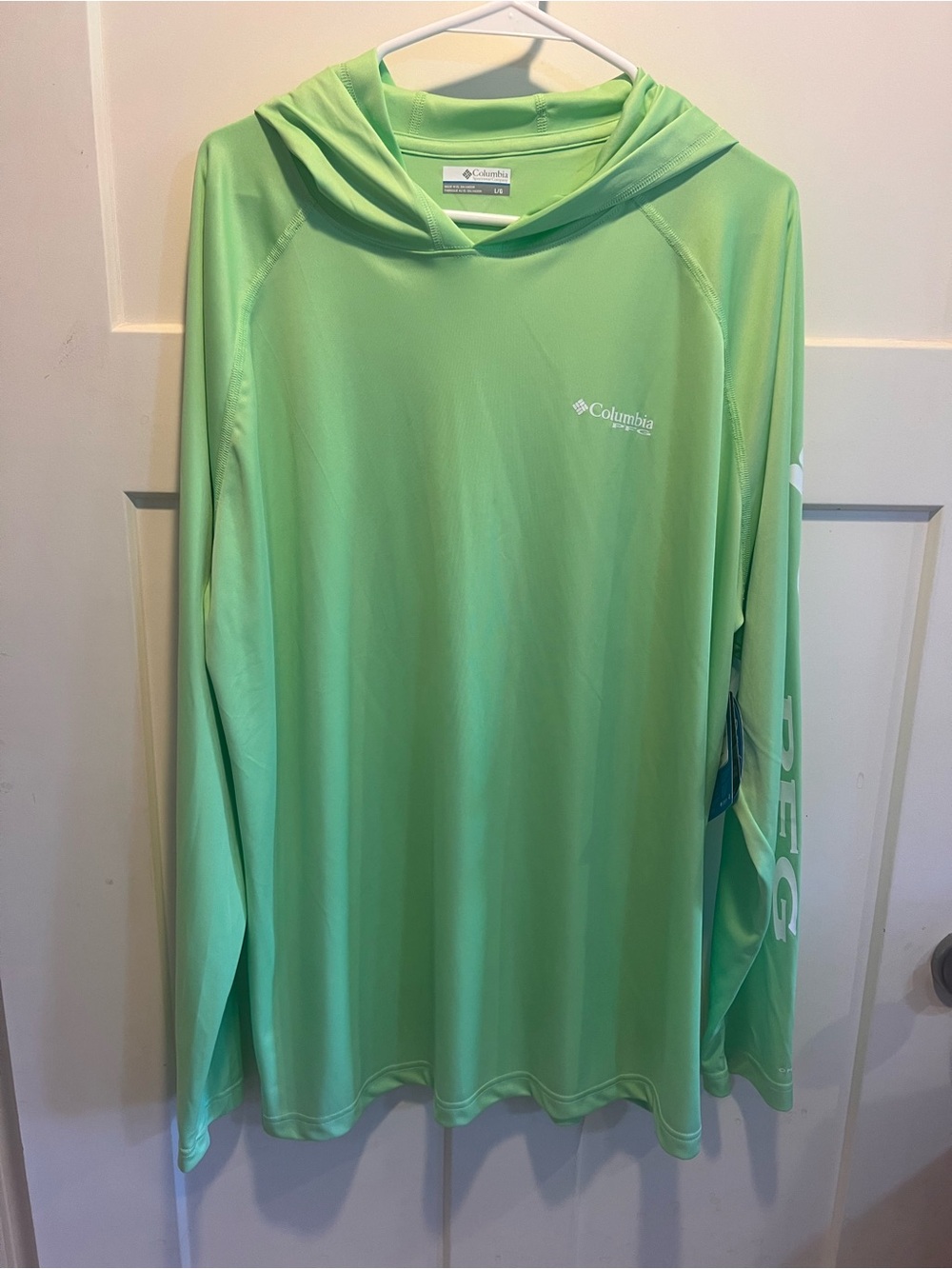 Columbia Men's Hooded Sun Shirt in Lime